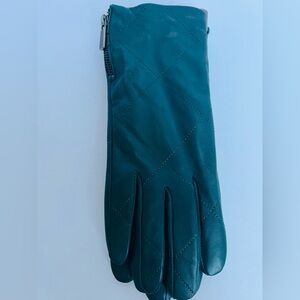 NEW! Chico’s Stitched Box Soft Leather Glove